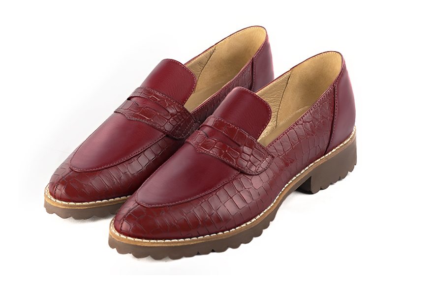 Burgundy red women's casual loafers. Round toe. Flat rubber soles. Front view - Florence KOOIJMAN